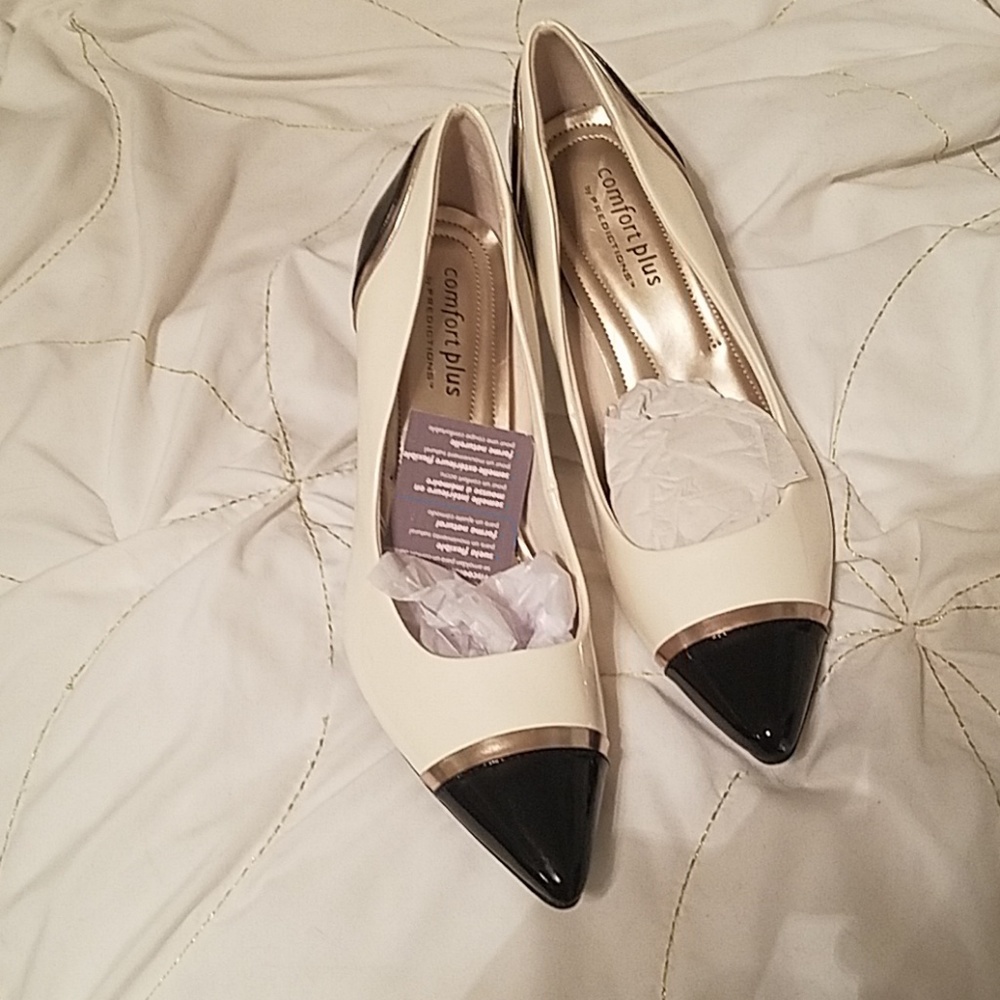 NWT  black and white heels